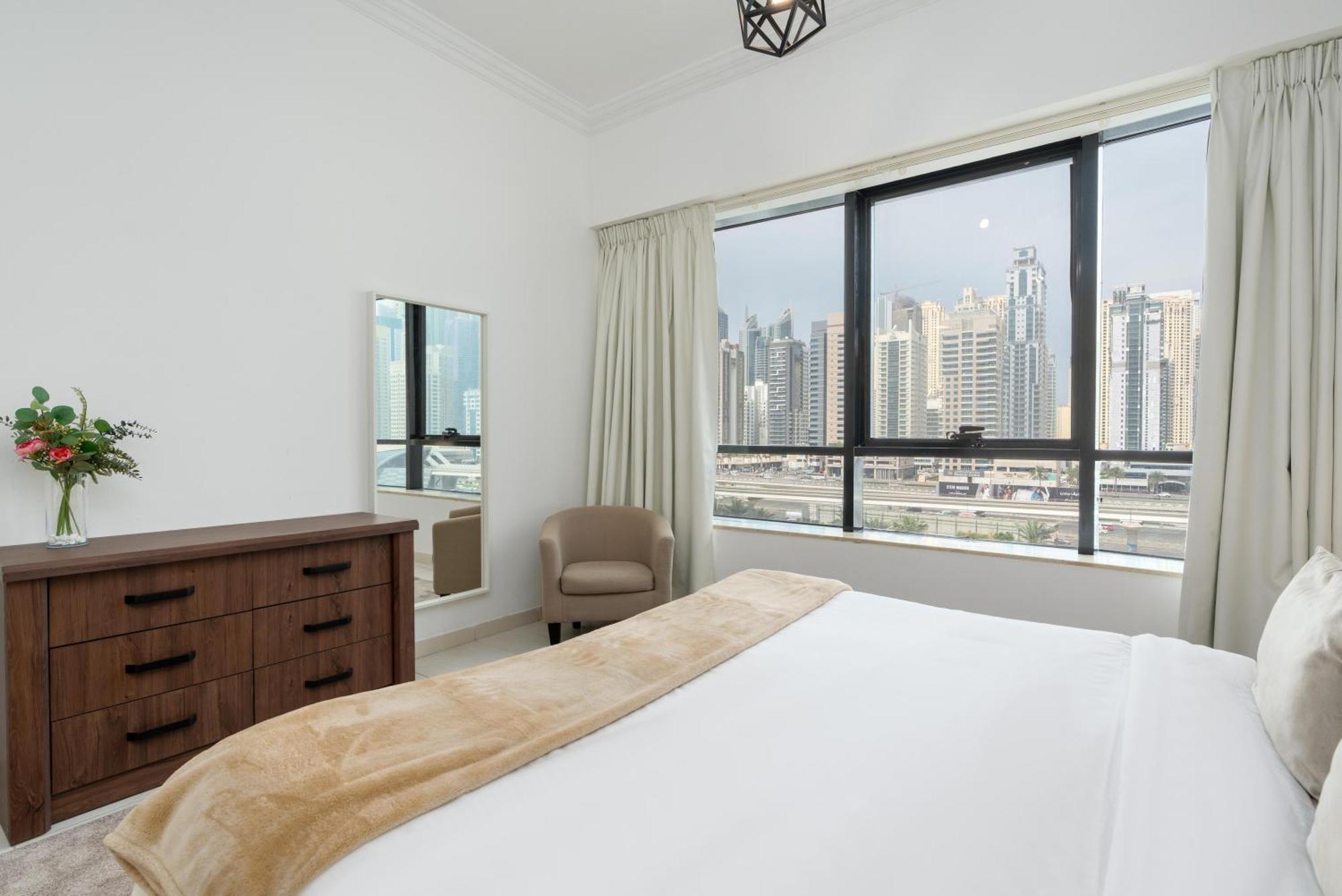 Modern 1br In Jlt Next To Metro With Views Dubai
