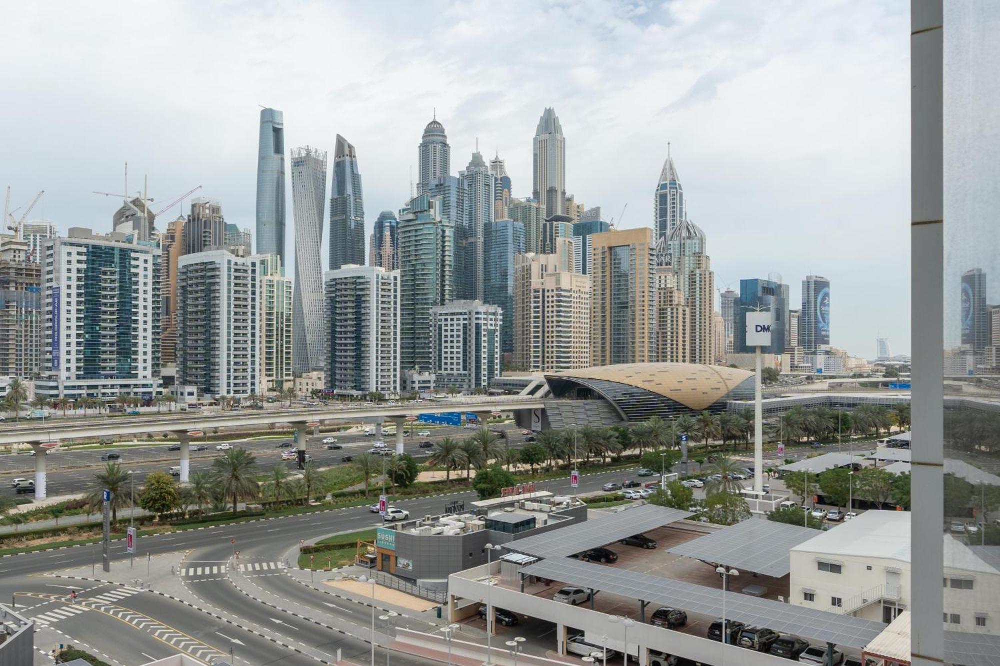 Modern 1br In Jlt Next To Metro With Views * Dubai